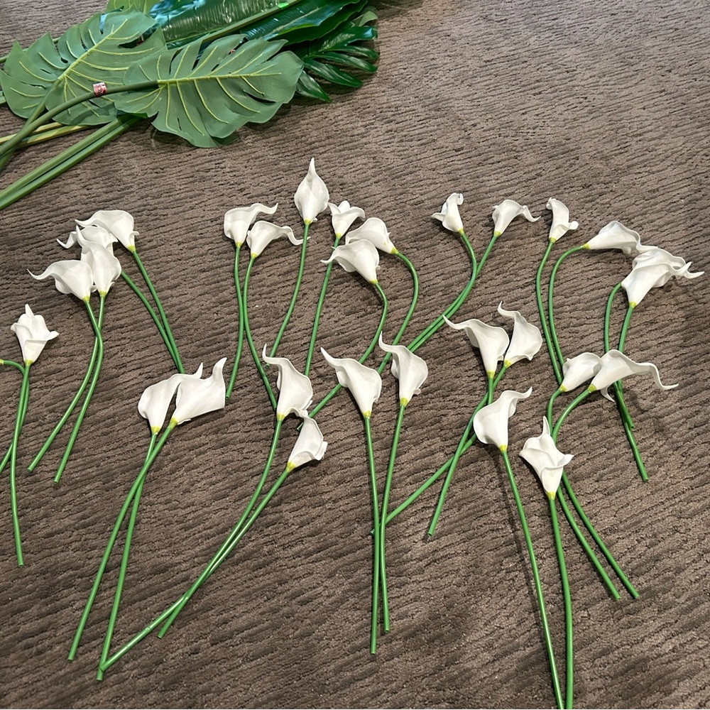 Chic White Calla Lily Faux Floral Arrangement - Picture 4 of 9